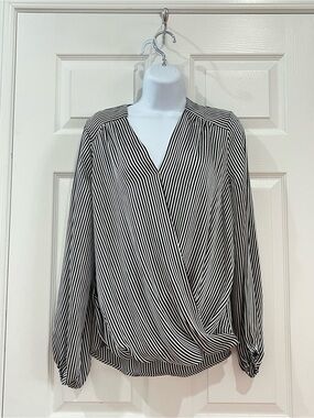 T Tahari Wrap Front Blouse Size M/M – Black & White Stripe